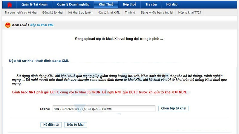 Khi nộp tờ khai, hệ thống báo: Đang upload tệp tờ khai, vui lòng đợi trong ít phút...